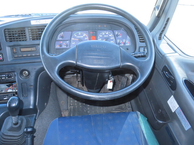 いすゞギガアルミウイング大型（10t）[写真23]