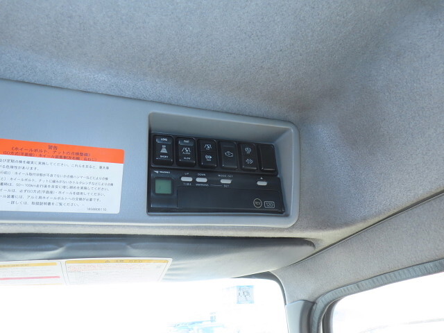 いすゞギガアルミウイング大型（10t）[写真25]