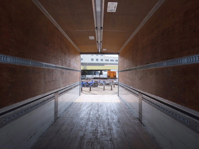 いすゞギガアルミウイング大型（10t）[写真33]