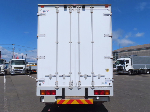 いすゞギガアルミウイング大型（10t）[写真06]