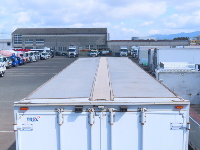 いすゞギガアルミウイング大型（10t）[写真08]