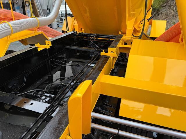 日野レンジャー汚泥吸引車増トン（6t・8t）[写真13]