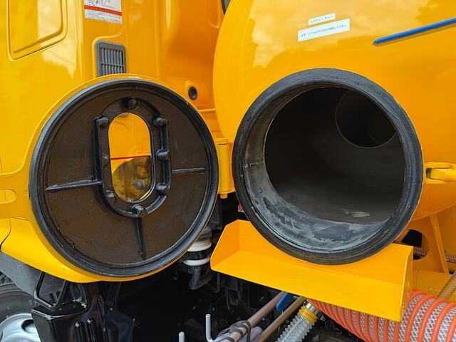 日野レンジャー汚泥吸引車増トン（6t・8t）[写真17]