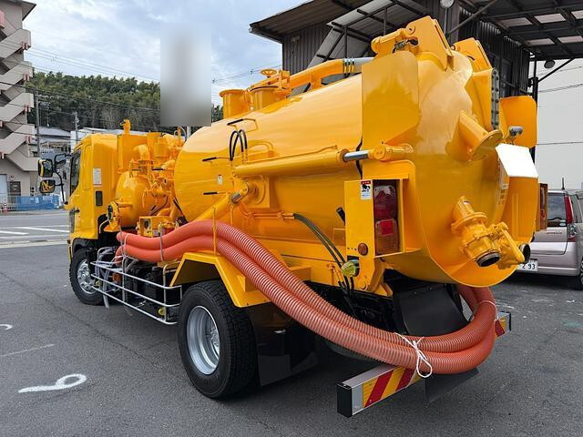 日野レンジャー汚泥吸引車増トン（6t・8t）[写真02]