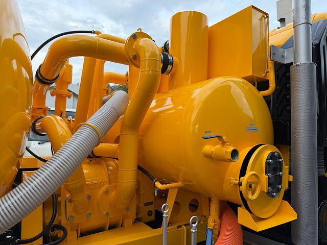 日野レンジャー汚泥吸引車増トン（6t・8t）[写真20]