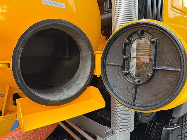 日野レンジャー汚泥吸引車増トン（6t・8t）[写真21]