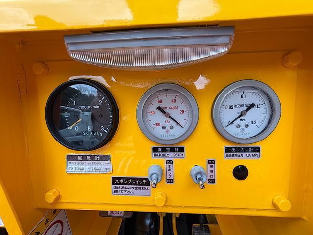 日野レンジャー汚泥吸引車増トン（6t・8t）[写真23]