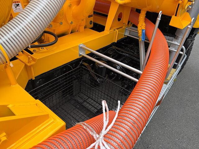 日野レンジャー汚泥吸引車増トン（6t・8t）[写真25]