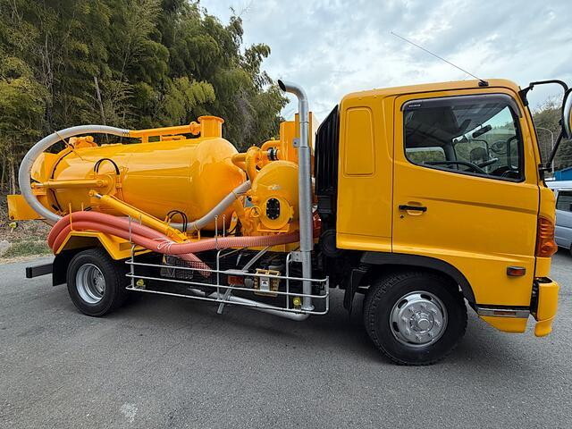 日野レンジャー汚泥吸引車増トン（6t・8t）[写真07]