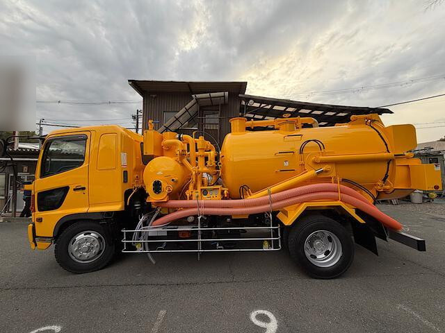 日野レンジャー汚泥吸引車増トン（6t・8t）[写真08]