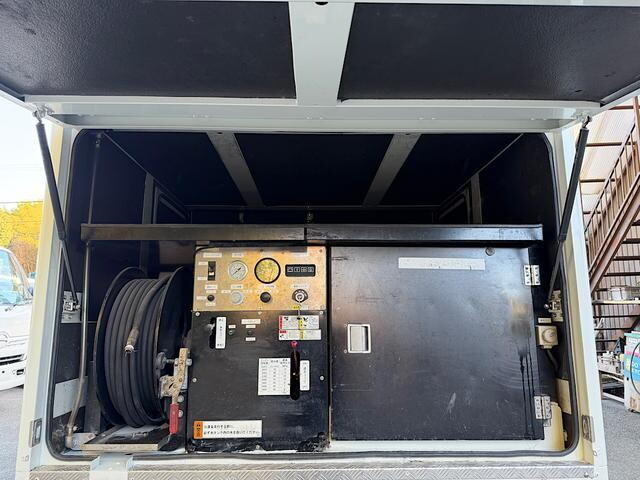 三菱ふそうキャンター高圧洗浄車小型（2t・3t）[写真10]