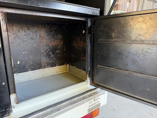 三菱ふそうキャンター高圧洗浄車小型（2t・3t）[写真13]