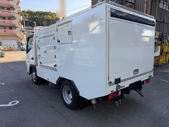 三菱ふそうキャンター高圧洗浄車小型（2t・3t）[写真02]