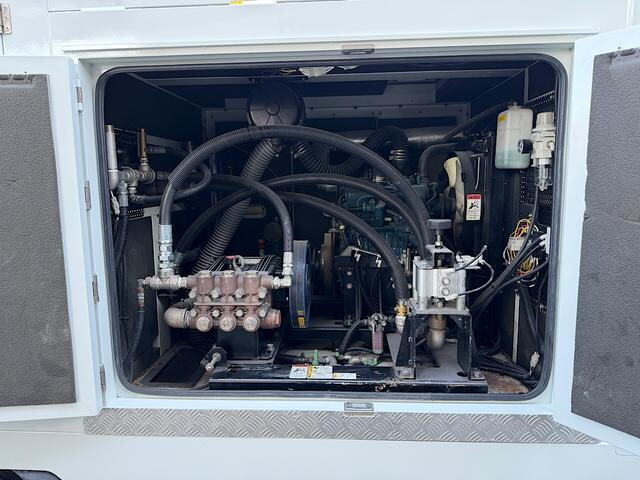 三菱ふそうキャンター高圧洗浄車小型（2t・3t）[写真20]