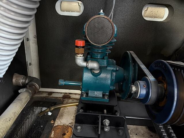 三菱ふそうキャンター高圧洗浄車小型（2t・3t）[写真24]