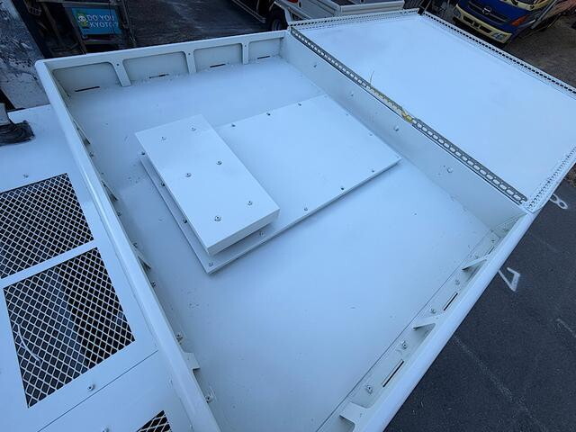 三菱ふそうキャンター高圧洗浄車小型（2t・3t）[写真09]