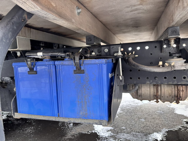 いすゞエルフ平ボディ小型（2t・3t）[写真17]