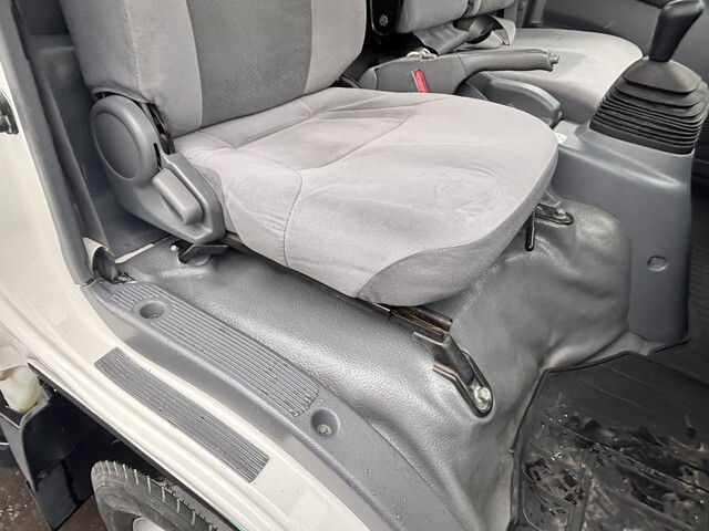 いすゞエルフ平ボディ小型（2t・3t）[写真29]