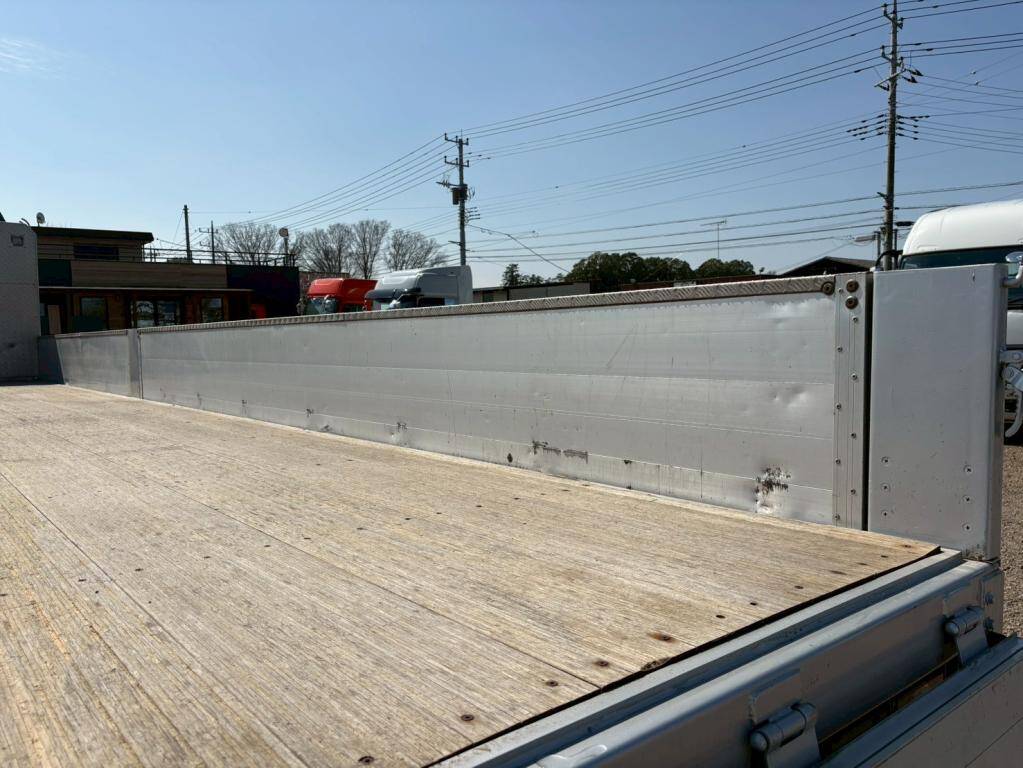 三菱ふそうスーパーグレートアルミブロック大型（10t）[写真08]