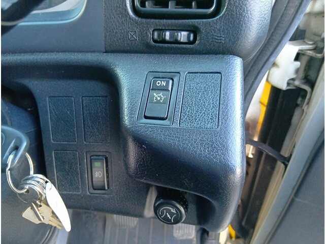 日野レンジャー冷凍車（冷蔵車）中型（4t）[写真32]