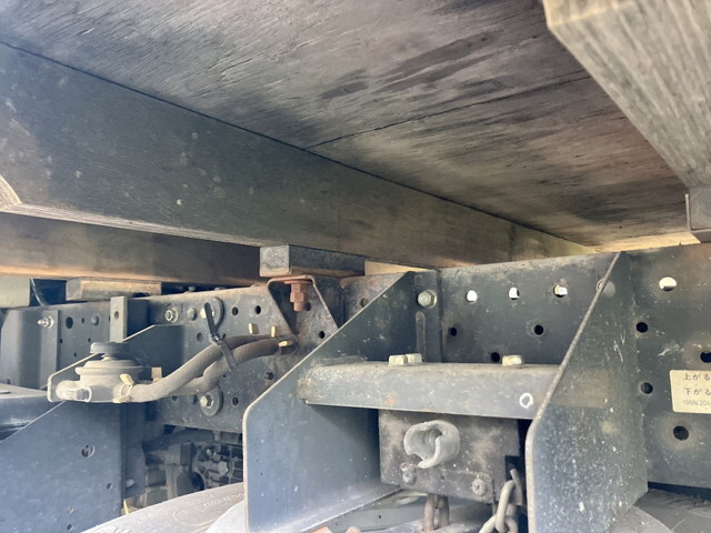 いすゞエルフ平ボディ小型（2t・3t）[写真10]