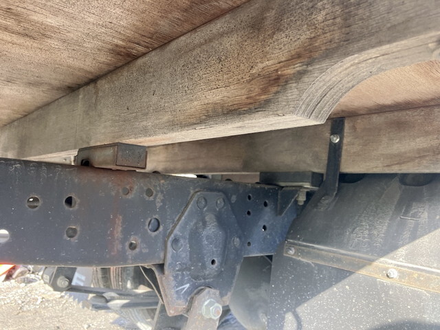 いすゞエルフ平ボディ小型（2t・3t）[写真11]