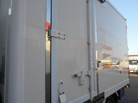 三菱ふそうキャンター冷凍車（冷蔵車）小型（2t・3t）[写真11]