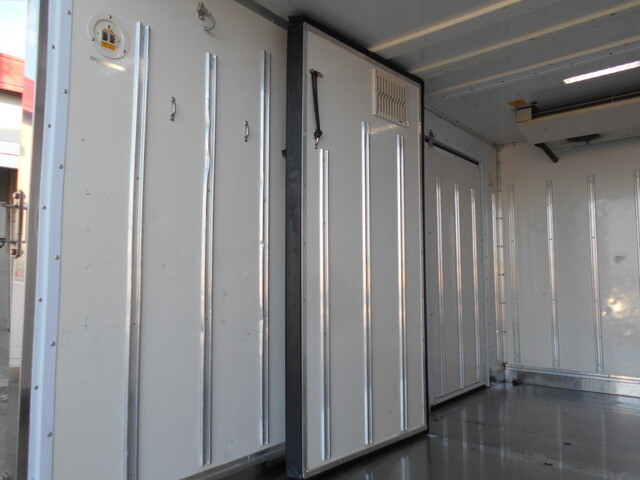 三菱ふそうキャンター冷凍車（冷蔵車）小型（2t・3t）[写真12]