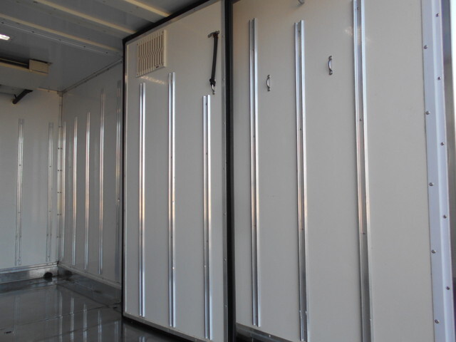 三菱ふそうキャンター冷凍車（冷蔵車）小型（2t・3t）[写真13]