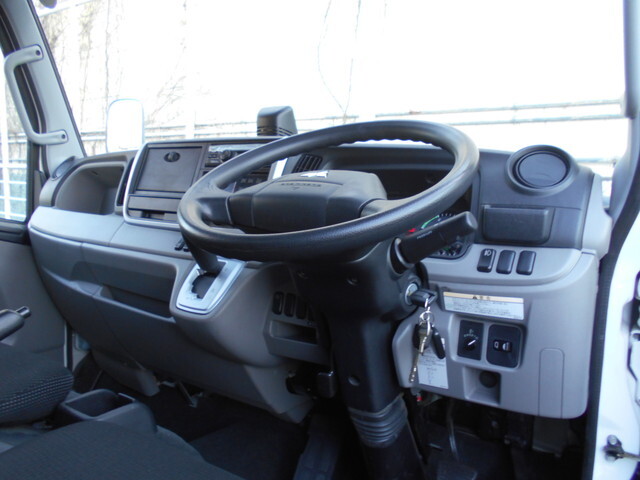 三菱ふそうキャンター冷凍車（冷蔵車）小型（2t・3t）[写真31]