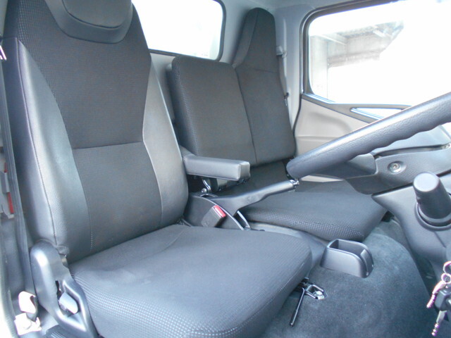 三菱ふそうキャンター冷凍車（冷蔵車）小型（2t・3t）[写真32]