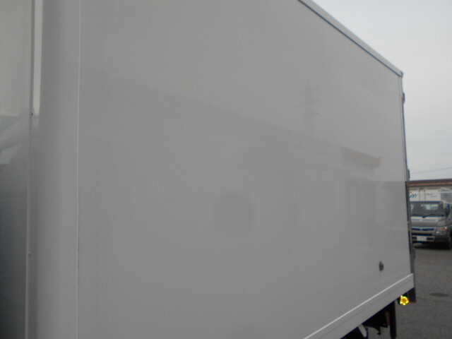 三菱ふそうキャンター保冷バン小型（2t・3t）[写真10]