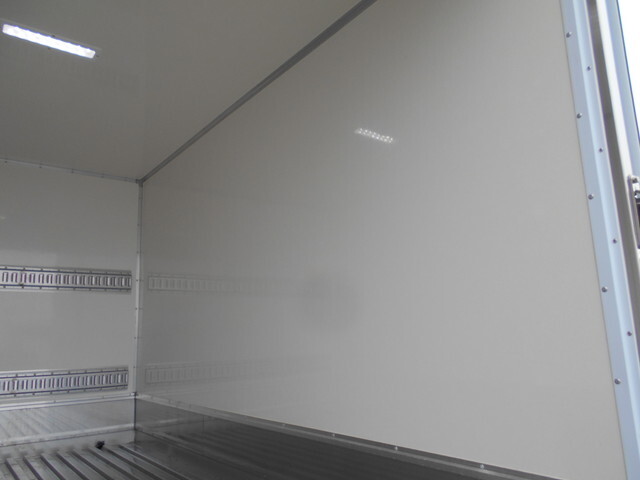 三菱ふそうキャンター保冷バン小型（2t・3t）[写真13]