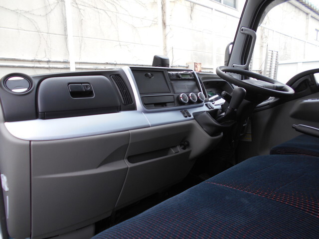 三菱ふそうキャンター保冷バン小型（2t・3t）[写真30]