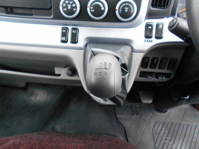 三菱ふそうキャンター保冷バン小型（2t・3t）[写真33]