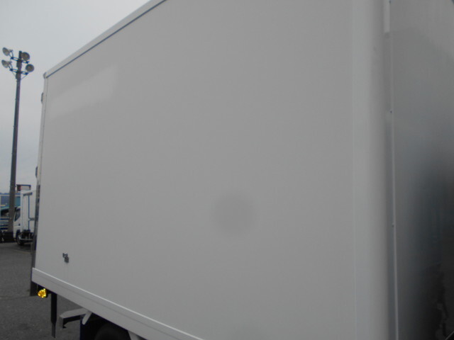 三菱ふそうキャンター保冷バン小型（2t・3t）[写真09]