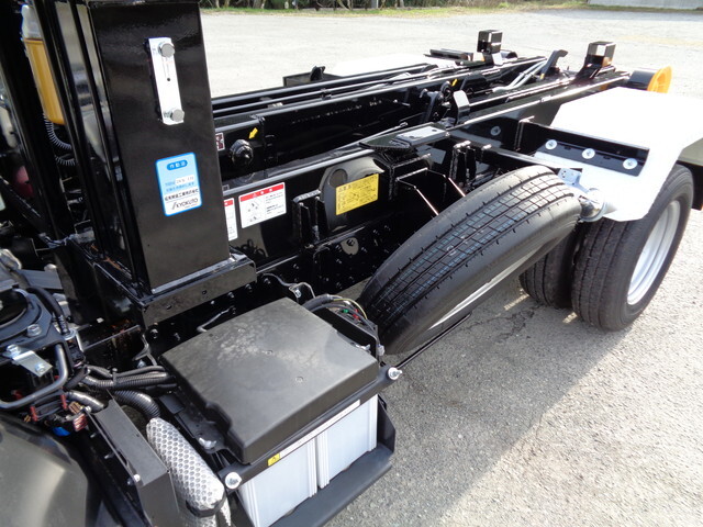 三菱ふそうキャンターコンテナ専用車小型（2t・3t）[写真17]