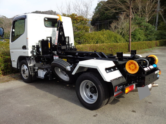 三菱ふそうキャンターコンテナ専用車小型（2t・3t）[写真02]