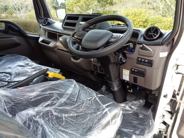 三菱ふそうキャンターコンテナ専用車小型（2t・3t）[写真24]