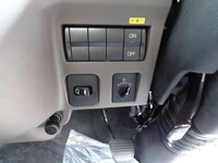 三菱ふそうキャンターコンテナ専用車小型（2t・3t）[写真32]