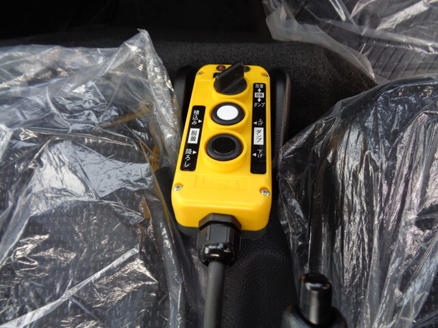 三菱ふそうキャンターコンテナ専用車小型（2t・3t）[写真33]