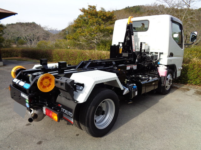 三菱ふそうキャンターコンテナ専用車小型（2t・3t）[写真04]