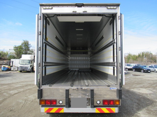 三菱ふそうスーパーグレート冷凍車（冷蔵車）大型（10t）[写真10]