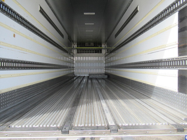 三菱ふそうスーパーグレート冷凍車（冷蔵車）大型（10t）[写真11]