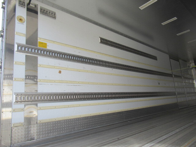 三菱ふそうスーパーグレート冷凍車（冷蔵車）大型（10t）[写真13]