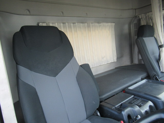 日野プロフィアトレーラーヘッド（トラクターヘッド）大型（10t）[写真27]