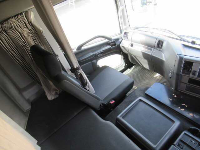 日野プロフィアトレーラーヘッド（トラクターヘッド）大型（10t）[写真29]