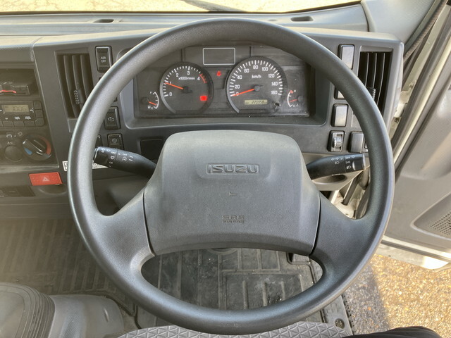 いすゞエルフアルミバン小型（2t・3t）[写真36]