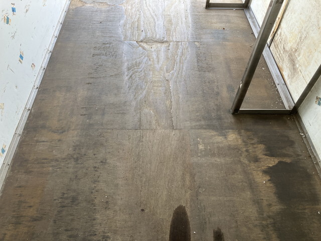 いすゞエルフパネルバン小型（2t・3t）[写真13]