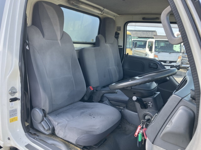 いすゞエルフパネルバン小型（2t・3t）[写真32]